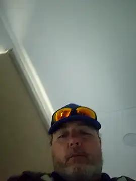 Snapshot of Hotredheadandtoungelasher chatting on 10.30.25 Hotredheadandtoungelasher online show from 10.30.25