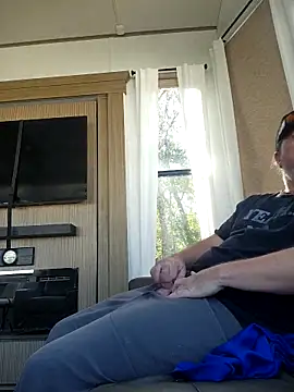 Snapshot of Hotredheadandtoungelasher chatting on 11.17.25 Hotredheadandtoungelasher online show from 11.17.25