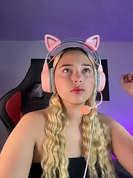 Snapshot of Irisweet_ chatting on 10.19.25 Irisweet online show from 10.19.25