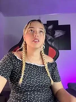 Snapshot of Irisweet_ chatting on 10.20.25 Irisweet online show from 10.20.25