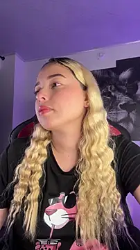 Snapshot of Irisweet_ chatting on 10.22.25 Irisweet online show from 10.22.25