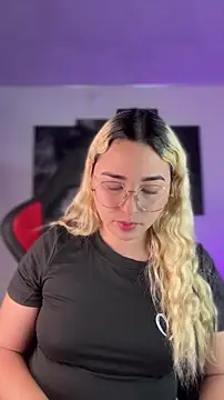 Snapshot of Irisweet_ chatting on 10.26.25 Irisweet online show from 10.26.25