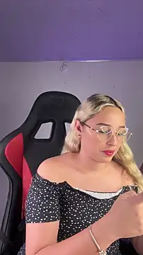 Snapshot of Irisweet_ chatting on 11.11.25 Irisweet online show from 11.11.25