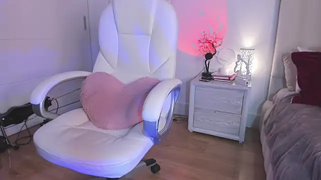 Daniela Miller  online show from 03.11.25