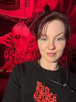 Snapshot of courtneyoccult chatting on 10.15.25 courtneyoccult online show from 10.15.25