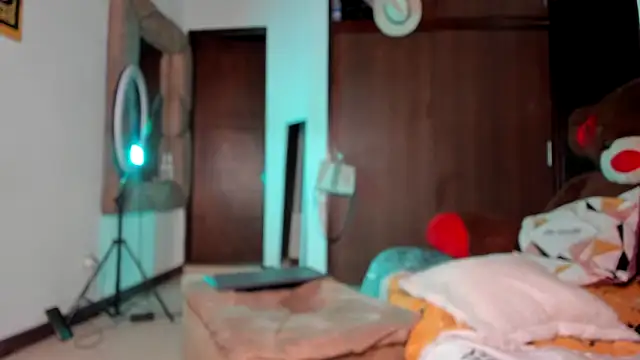 Snapshot of GiselReyes chatting on 11.14.25 GiselReyes online show from 11.14.25