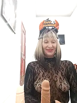 Snapshot of Eliza_Wendy chatting on 10.27.25 Eliza Wendy online show from 10.27.25