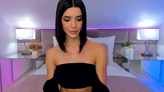 JasmiLyn online show from 10.18.25