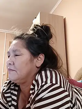 Snapshot of Zulfiya_Bruce chatting on 10.20.25 Zulfiya Bruce online show from 10.20.25