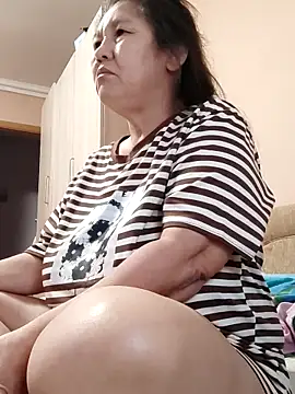 Snapshot of Zulfiya_Bruce chatting on 10.21.25 Zulfiya Bruce online show from 10.21.25