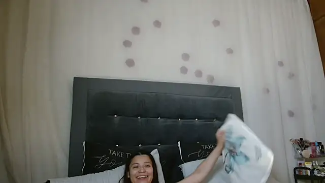 3littleschoolteens online show from 04.11.26