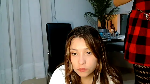Snapshot of 3littleschoolteens chatting on 06.11.26 3littleschoolteens online show from 06.11.26