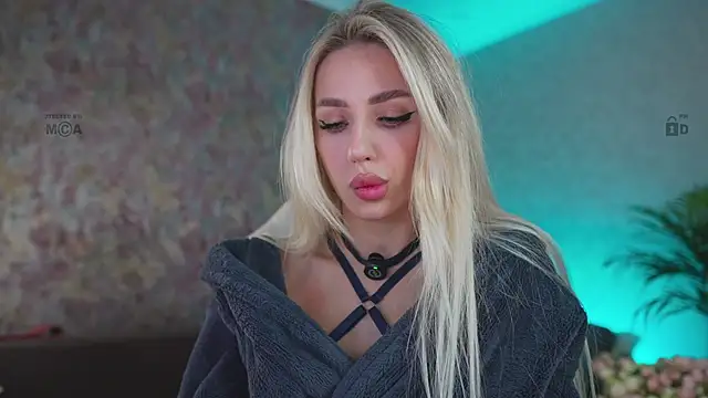 Snapshot of misstics_ chatting on 11.07.25 misstics online show from 11.07.25