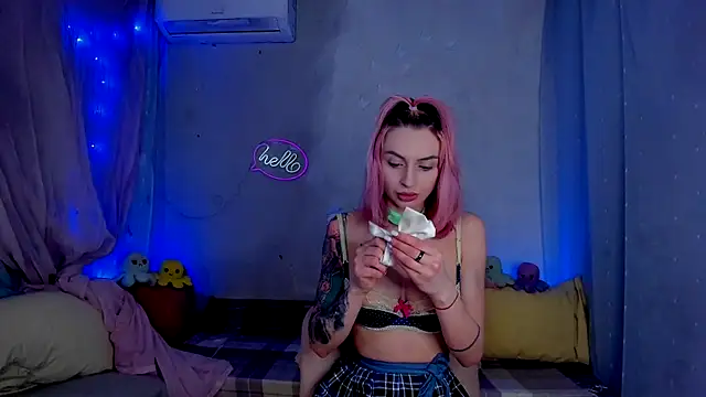 LickLizzy online show from 03.20.25