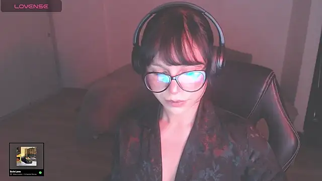 Snapshot of modjo_ chatting on 11.09.25 modjo online show from 11.09.25