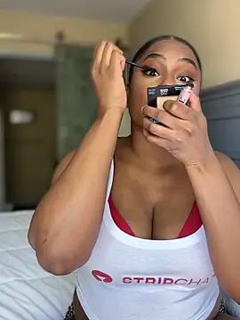 Snapshot of CandyLuxxxx chatting on 06.18.26 CandyLuxxxx online show from 06.18.26