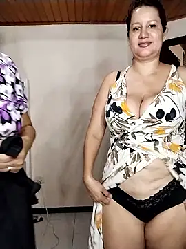 Snapshot of keilymadam chatting on 09.10.25 keilymadam online show from 09.10.25