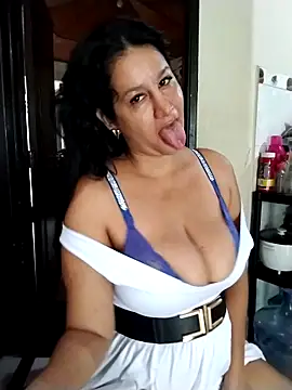 Snapshot of keilymadam chatting on 10.17.25 keilymadam online show from 10.17.25