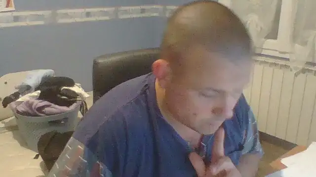 manubm03 online show from 10.10.25