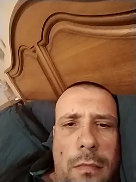 manubm03 online show from 10.18.25