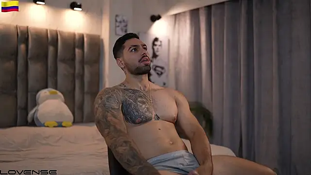 Snapshot of john_king29 chatting on 10.19.25 john king29 online show from 10.19.25