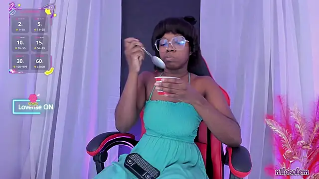 Snapshot of nilosolem chatting on 10.13.25 nilosolem online show from 10.13.25