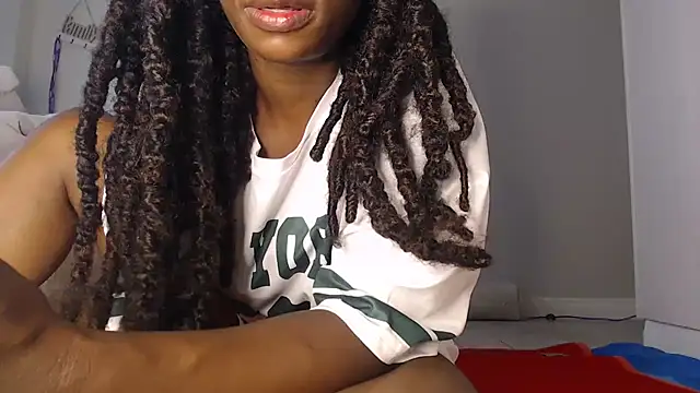 Snapshot of lolaslatary1 chatting on 10.28.25 lolaslatary1 online show from 10.28.25