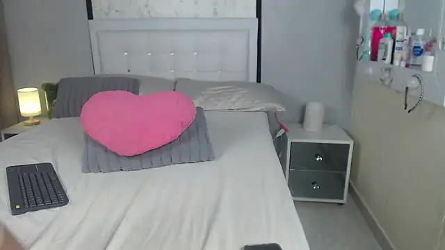 Sofia Blosom online show from 12.10.24