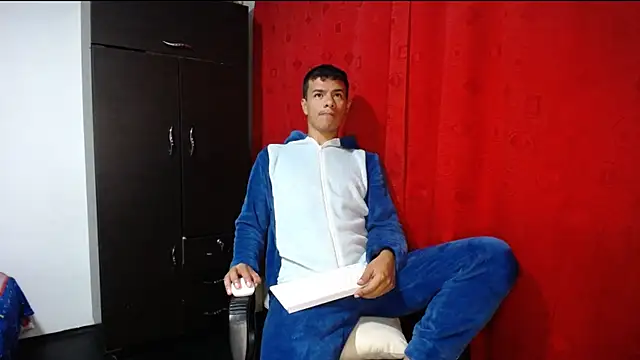 Snapshot of Deiby_casas chatting on 10.13.25 Deiby casas online show from 10.13.25