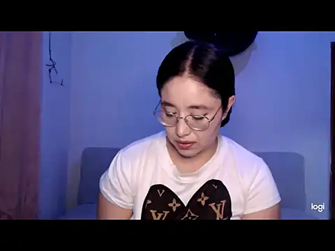 Snapshot of YummymeowW chatting on 07.12.26 YummymeowW online show from 07.12.26