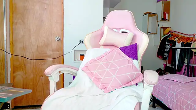 the queen aleja online show from 03.29.26