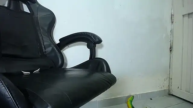 Snapshot of hersheybanks23 chatting on 11.20.25 hersheybanks23 online show from 11.20.25