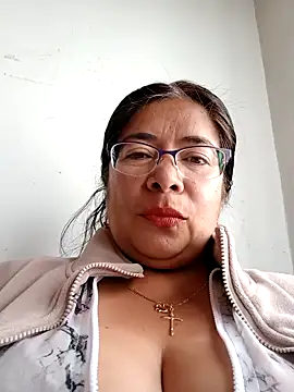 Snapshot of __valentina18 chatting on 12.15.24 valentina18 online show from 12.15.24