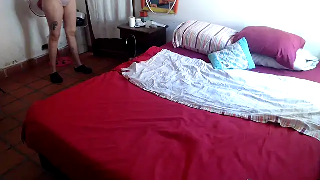 Snapshot of deftoolceles chatting on 10.09.25 deftoolceles online show from 10.09.25