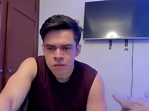 Lucian Gomez  online show from 10.04.25