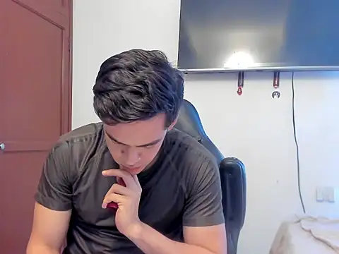 Lucian Gomez  online show from 10.05.25