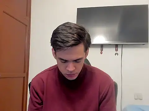 Lucian Gomez  online show from 10.08.25