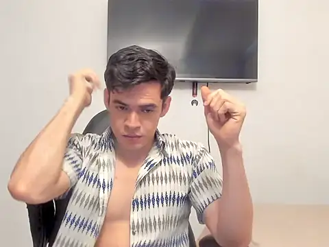 Lucian Gomez  online show from 10.17.25