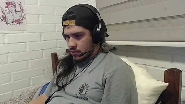 Snapshot of hung_weeb chatting on 10.14.25 hung weeb online show from 10.14.25