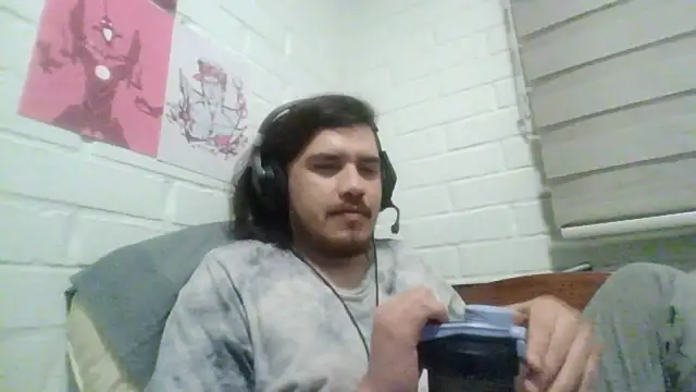 Snapshot of hung_weeb chatting on 10.28.25 hung weeb online show from 10.28.25