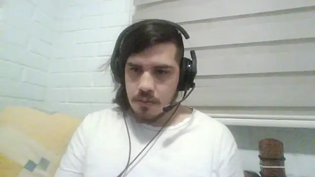 Snapshot of hung_weeb chatting on 11.03.25 hung weeb online show from 11.03.25