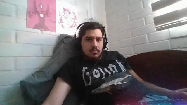 Snapshot of hung_weeb chatting on 04.15.26 hung weeb online show from 04.15.26