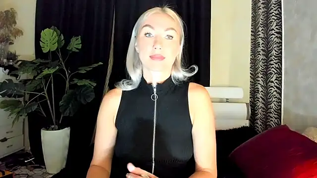 Snapshot of _SABOTAGE_ chatting on 10.04.25 SABOTAGE online show from 10.04.25