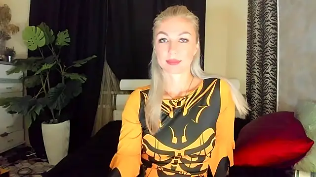 Snapshot of _SABOTAGE_ chatting on 10.10.25 SABOTAGE online show from 10.10.25