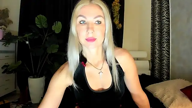 Snapshot of _SABOTAGE_ chatting on 11.06.25 SABOTAGE online show from 11.06.25