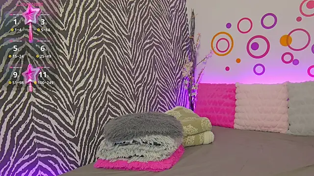 Snapshot of JennyShow chatting on 11.10.25 JennyShow online show from 11.10.25