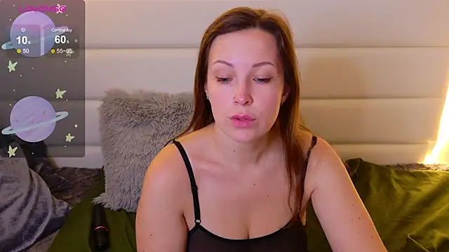 Snapshot of ArielHunt chatting on 09.29.25 ArielHunt online show from 09.29.25