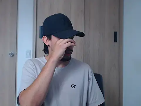 Snapshot of ChrisDamon chatting on 11.05.25 ChrisDamon online show from 11.05.25