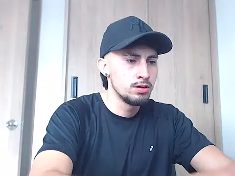 Snapshot of ChrisDamon chatting on 11.08.25 ChrisDamon online show from 11.08.25