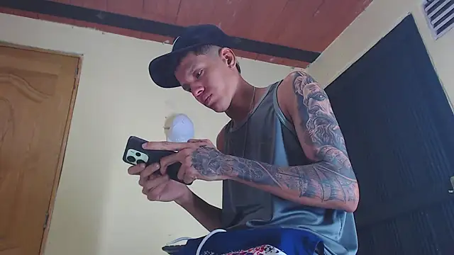 Snapshot of GaboReyes chatting on 10.01.25 GaboReyes online show from 10.01.25